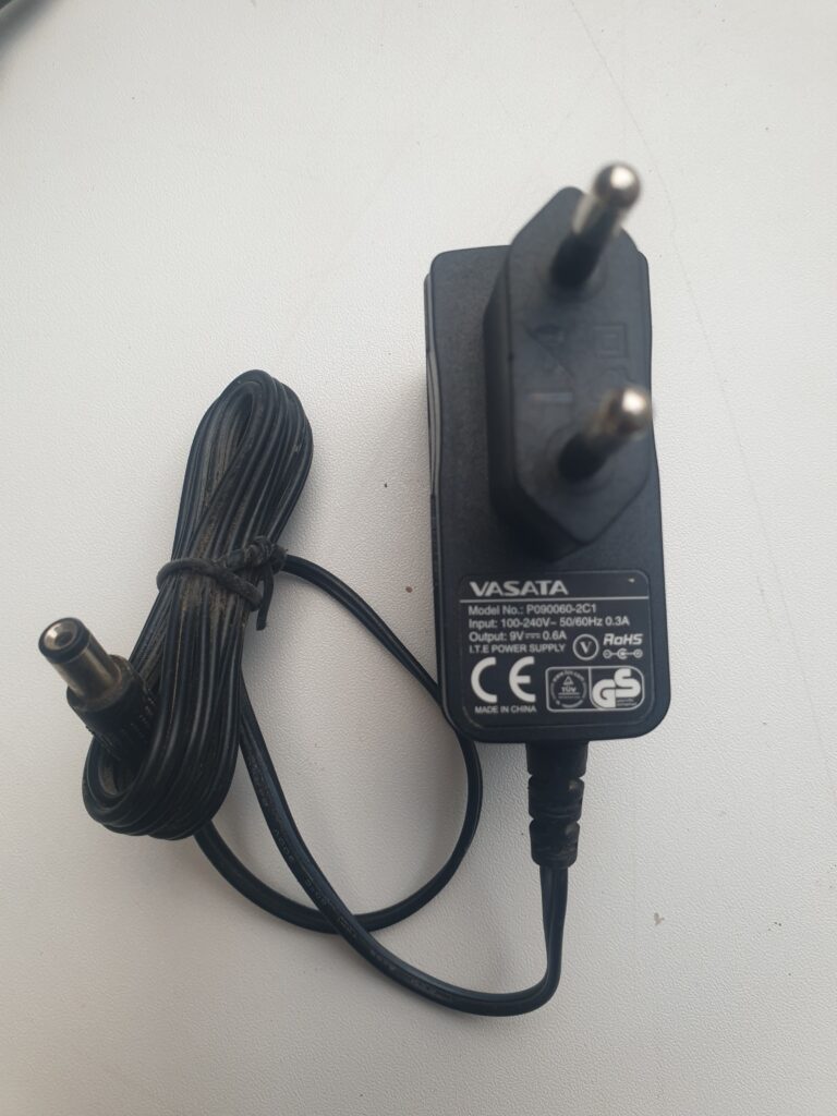 Зарядник 9 V ---0.6 A
